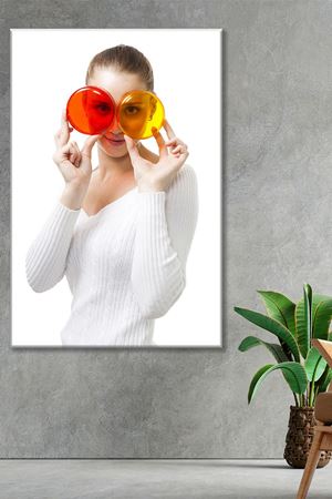 Beyaz Kazaklı Sarışın Kadın Kanvas Duvar Tablo 3322454