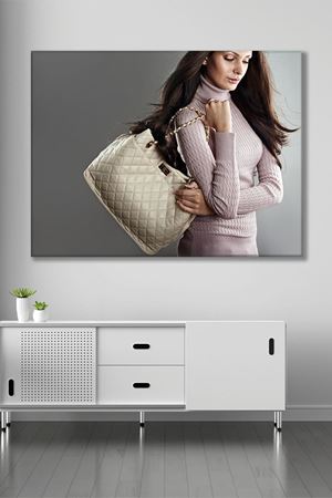 Bej Çantalı Kadın Kanvas Duvar Tablo 3322769