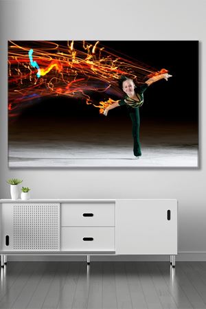 Buz Pateni Yapan Mutlu Kız Kanvas Duvar Tablo 3322514