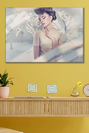 Beyaz Elbiseli Huzurlu Kadın Kanvas Duvar Tablo 3322351