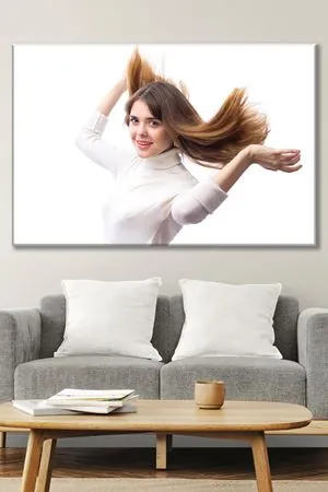 Beyaz Kazaklı Kadın Kanvas Duvar Tablo 3322506