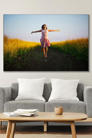 Çiçekli Bahçede Ellerini Açan Kadın Kanvas Duvar Tablo 3322750