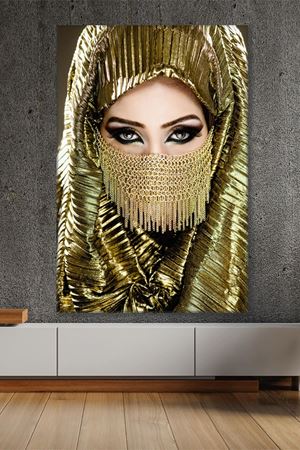 Altın Aksesuarlı Peçeli Kız Kanvas Duvar Tablo 3322804