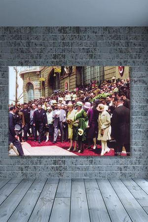 Atatürk'ün Haydarpaşa Garı'nda Karşılanışı Kanvas Duvar Tablo 221498
