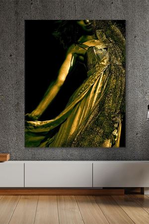 Altın Renkli Elbiseli Kadın Kanvas Duvar Tablo 3322471
