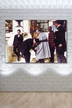 Atatürk Merdivenlerden İnerken Vatandaş Elini Öpmeye Çalışıyor Kanvas Duvar Tablo 221510