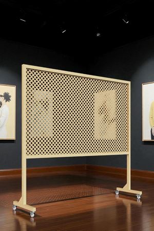 Kiralık Doğal Ahşap Tekerlekli Sanat Sergi Panosu Seperatör