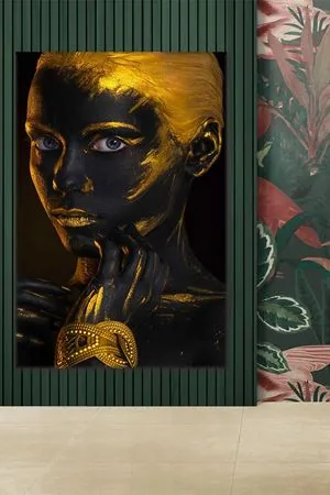 Altın Saçlı Ve Elleri Altın Çizgili Afrikalı Kadın Art Kanvas Tablo 2221593
