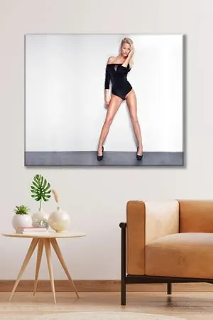 Siyah Elbise Giymiş Kadın Kanvas Duvar Tablo 3322492