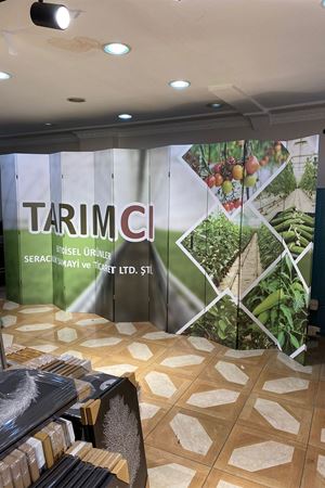 Logo Baskılı Ahşap Paravan | Kurumsal Tasarım