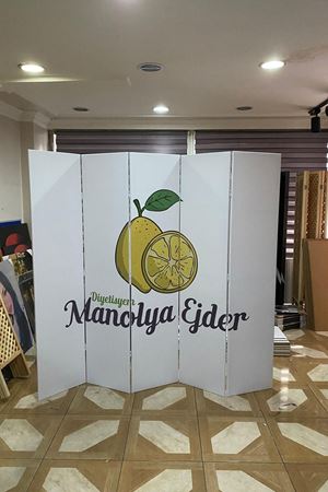 Logo Baskılı Ahşap Paravan | Kurumsal Tasarım
