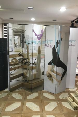 Logo Baskılı Ahşap Paravan | Kurumsal Tasarım
