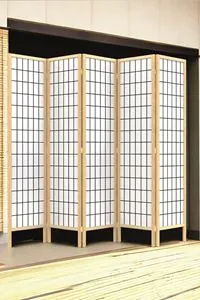 Bej Doğal Ahşap Japon Ayaklı Stil Çizgisel Izgara Baskı Paravan Seperatör Oda Bölme