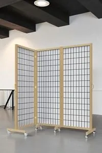 Bej Japon Stil Tekerlekli Çizgisel Baskılı Ahşap Paravan Seperatör Oda Bölme