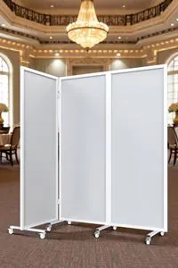 Kiralık Beyaz Demir Çerçeveli Tekerlekli Paravan | MDF Yüzeyli, 3 Kanat Bölme